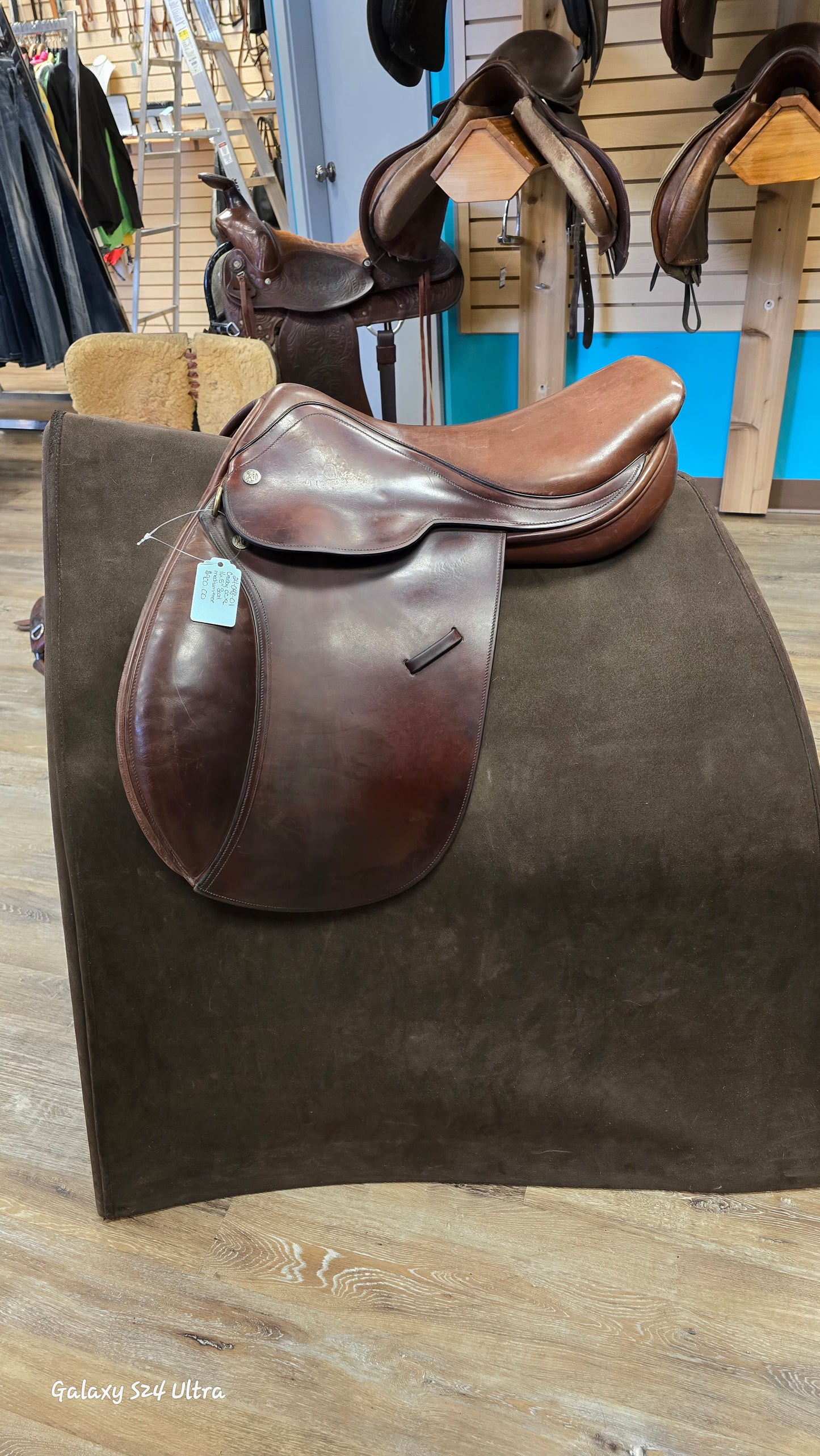 Crosby XL Close Contact Saddle