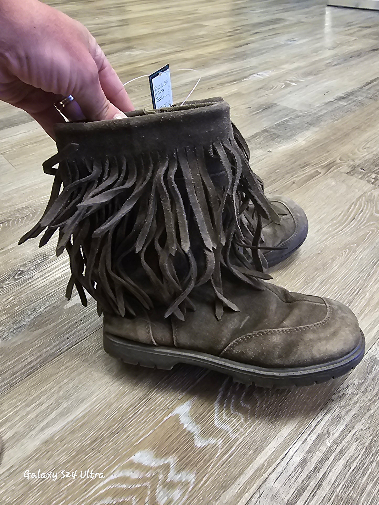 Fringe Boots, 13