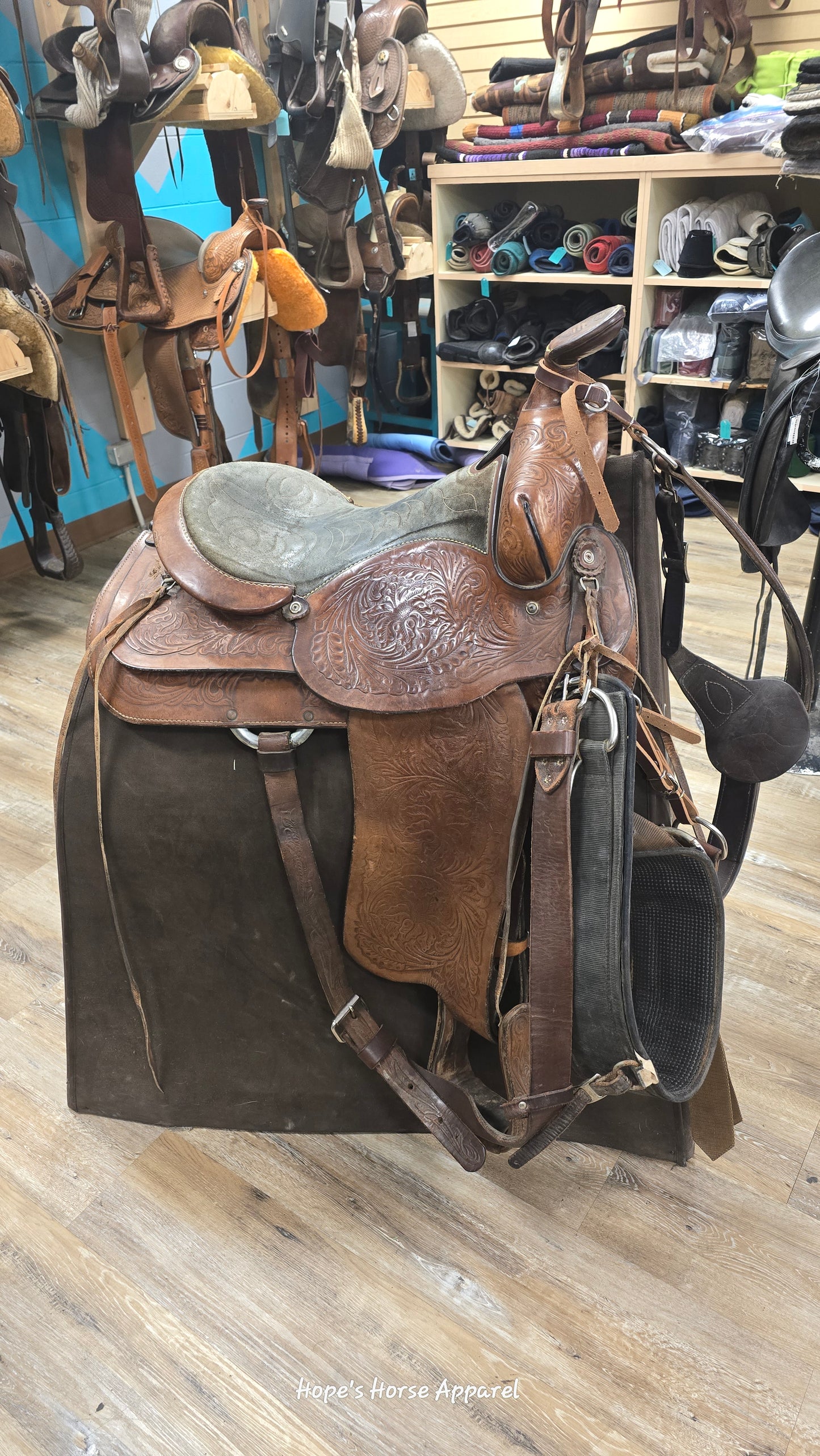 Eamore Saddle