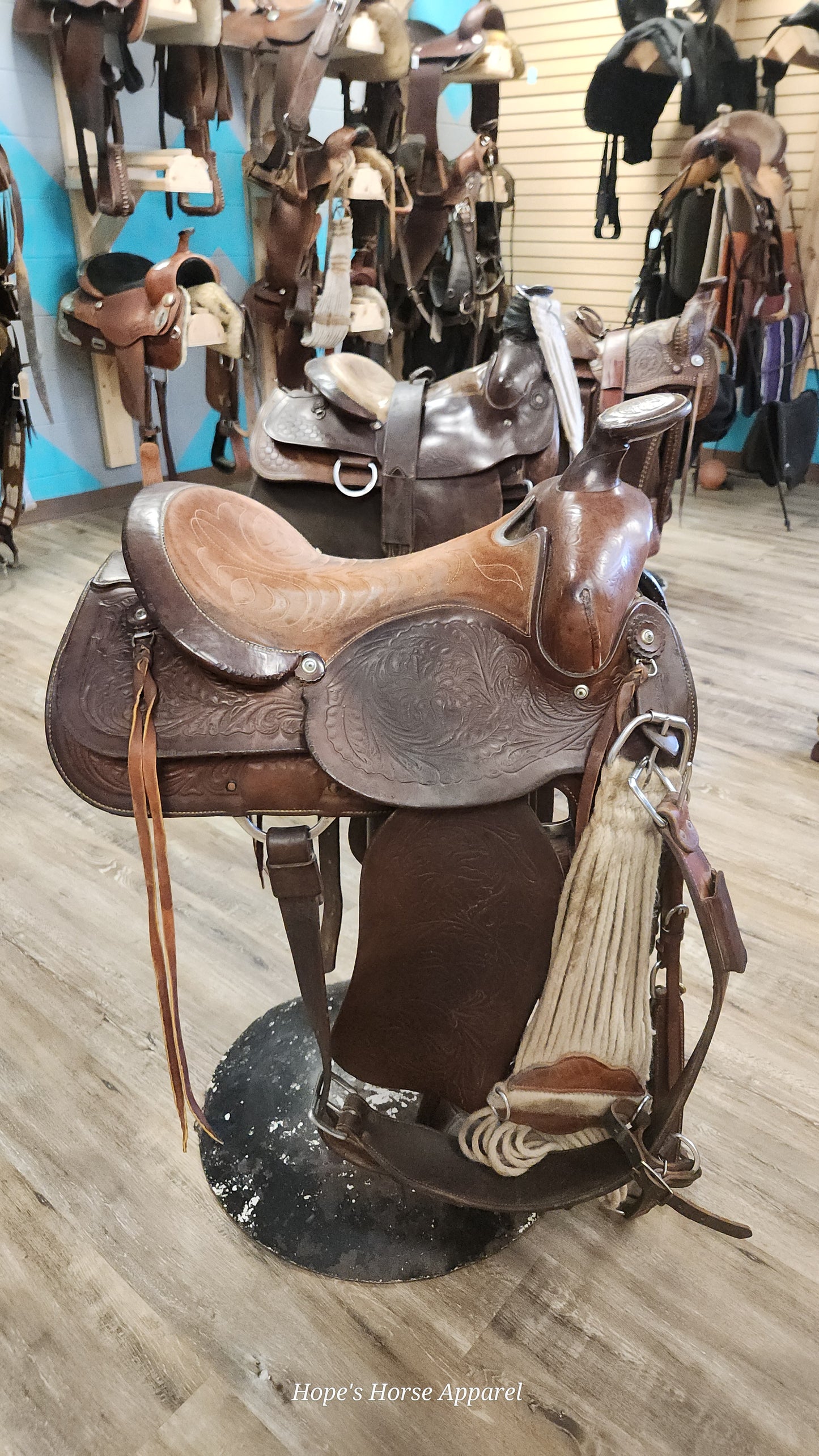 Eamore Saddle