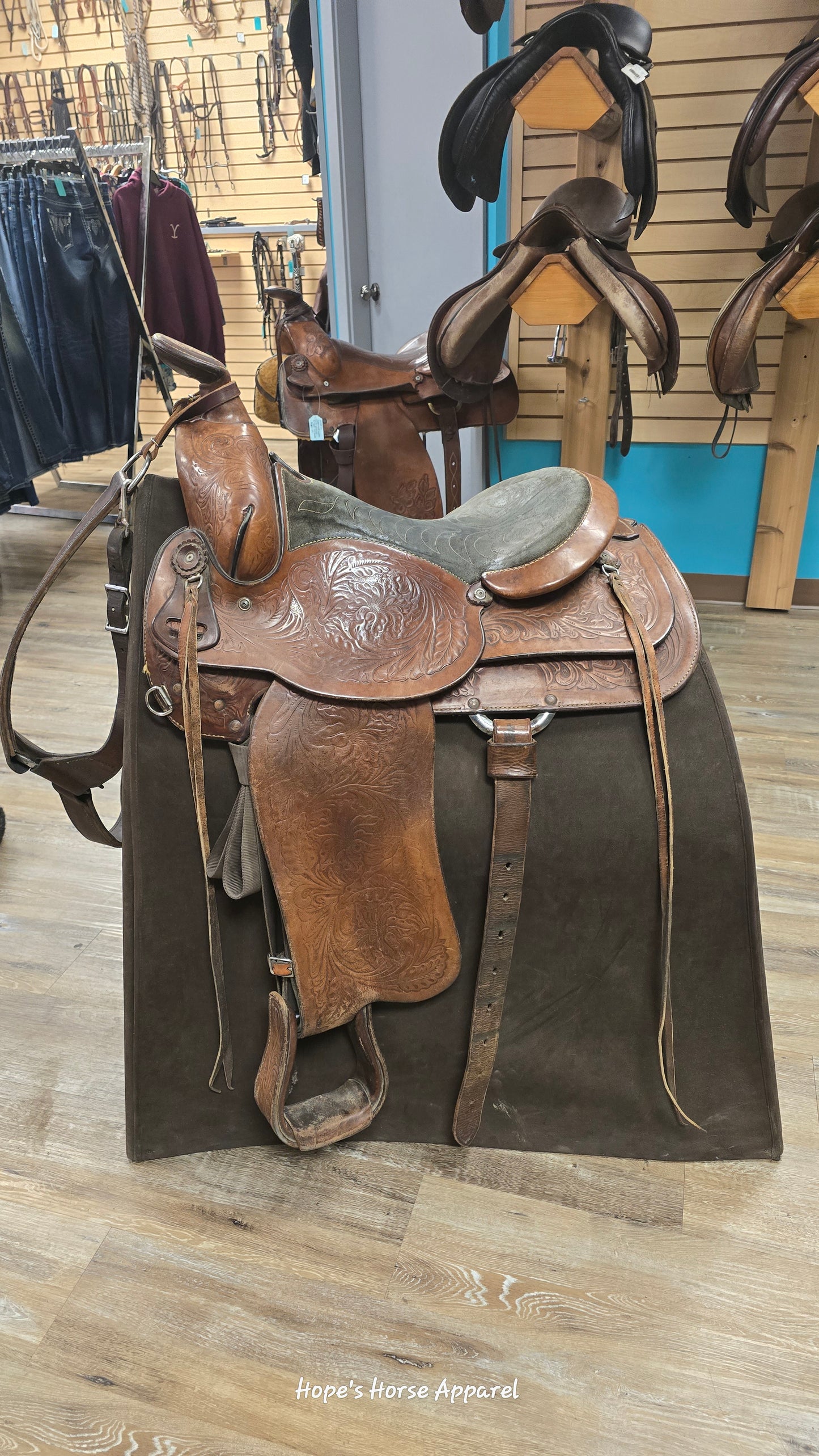 Eamore Saddle